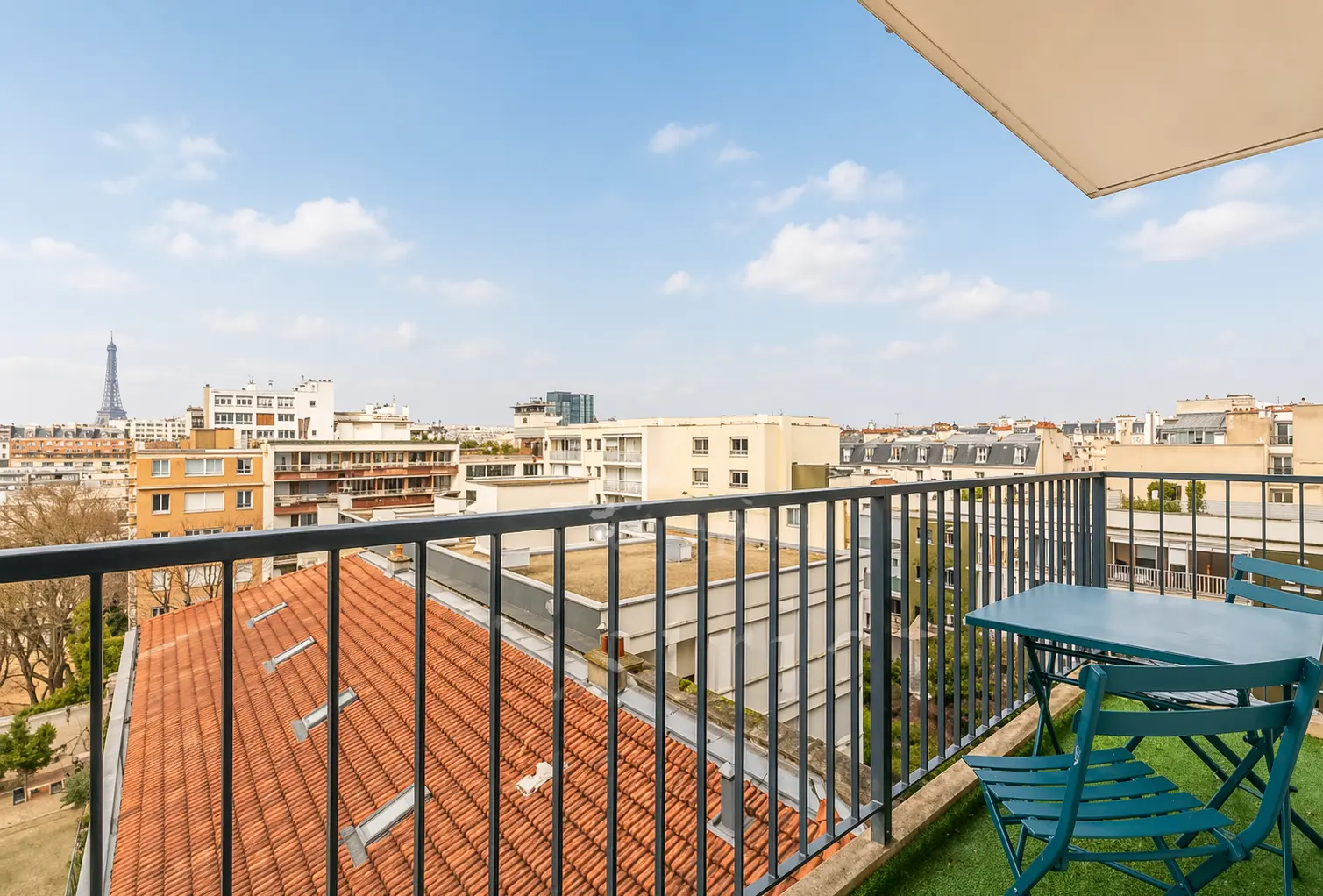 Elegant Eiffel View Apartment, Paris 15