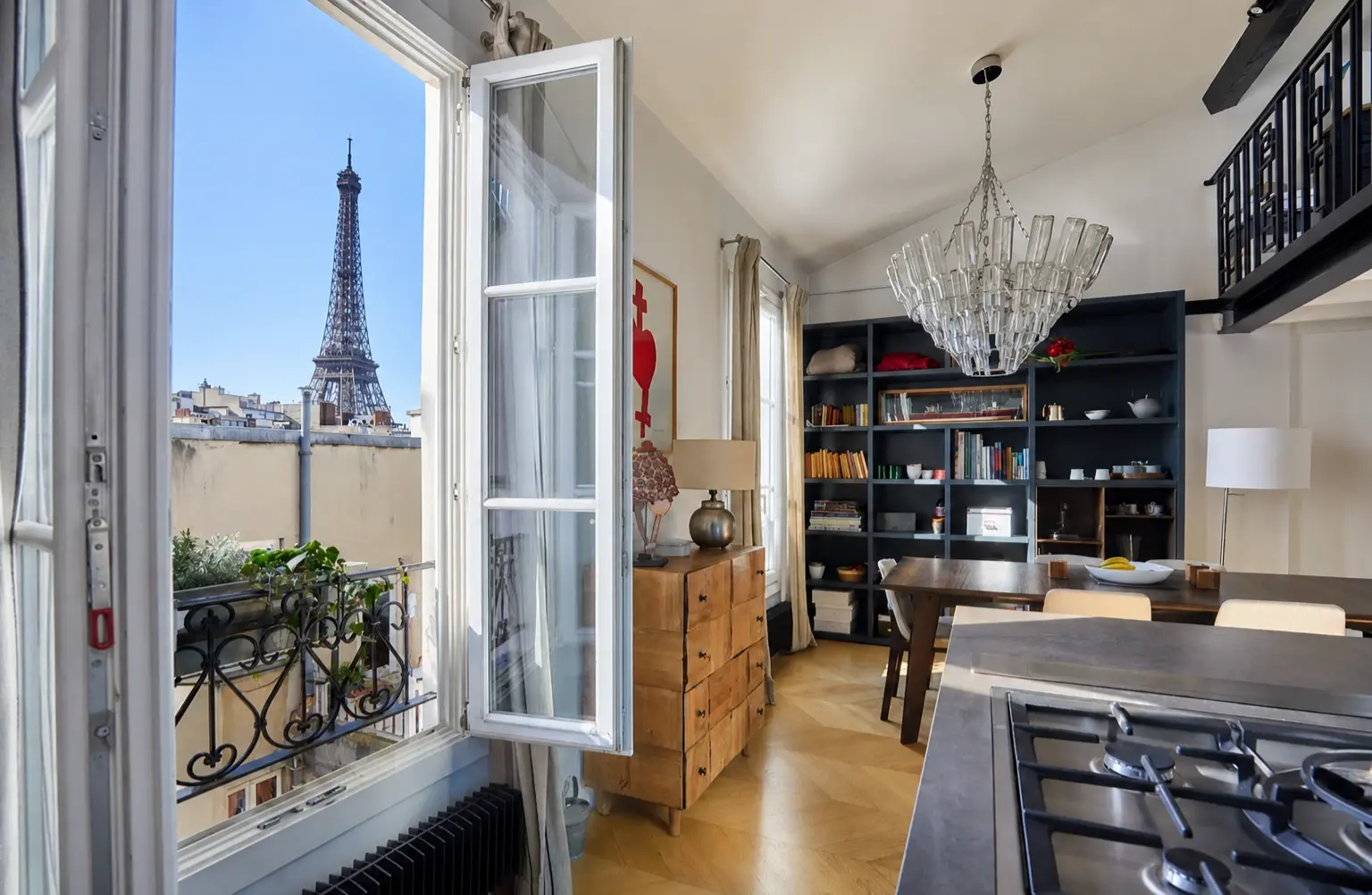 Signature Eiffel Tower View Duplex · Paris 7th, Saint-Dominique / Rue Cler, Paris 7th arrondissement, Paris